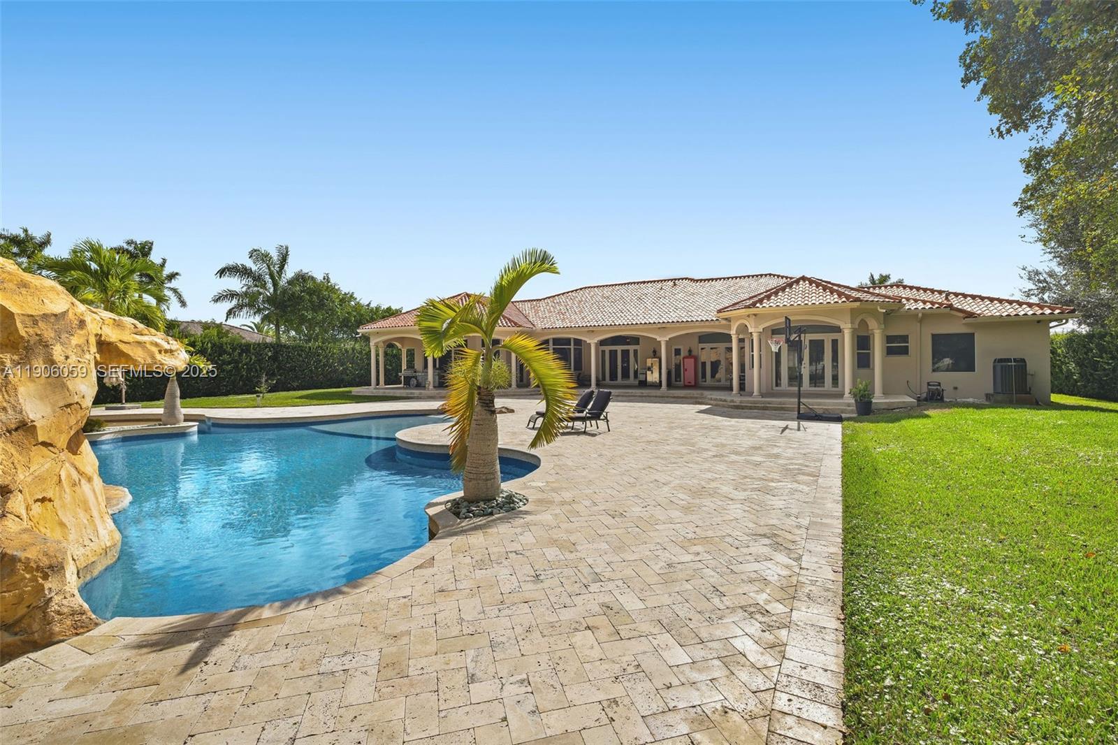 HORSE COUNTRY - Residential