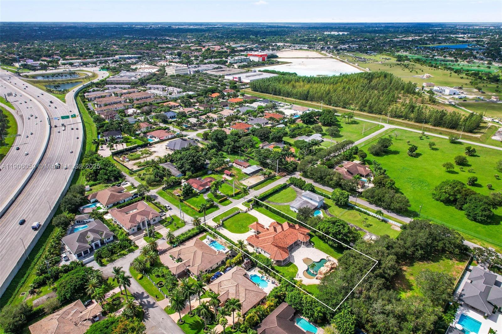 HORSE COUNTRY - Residential