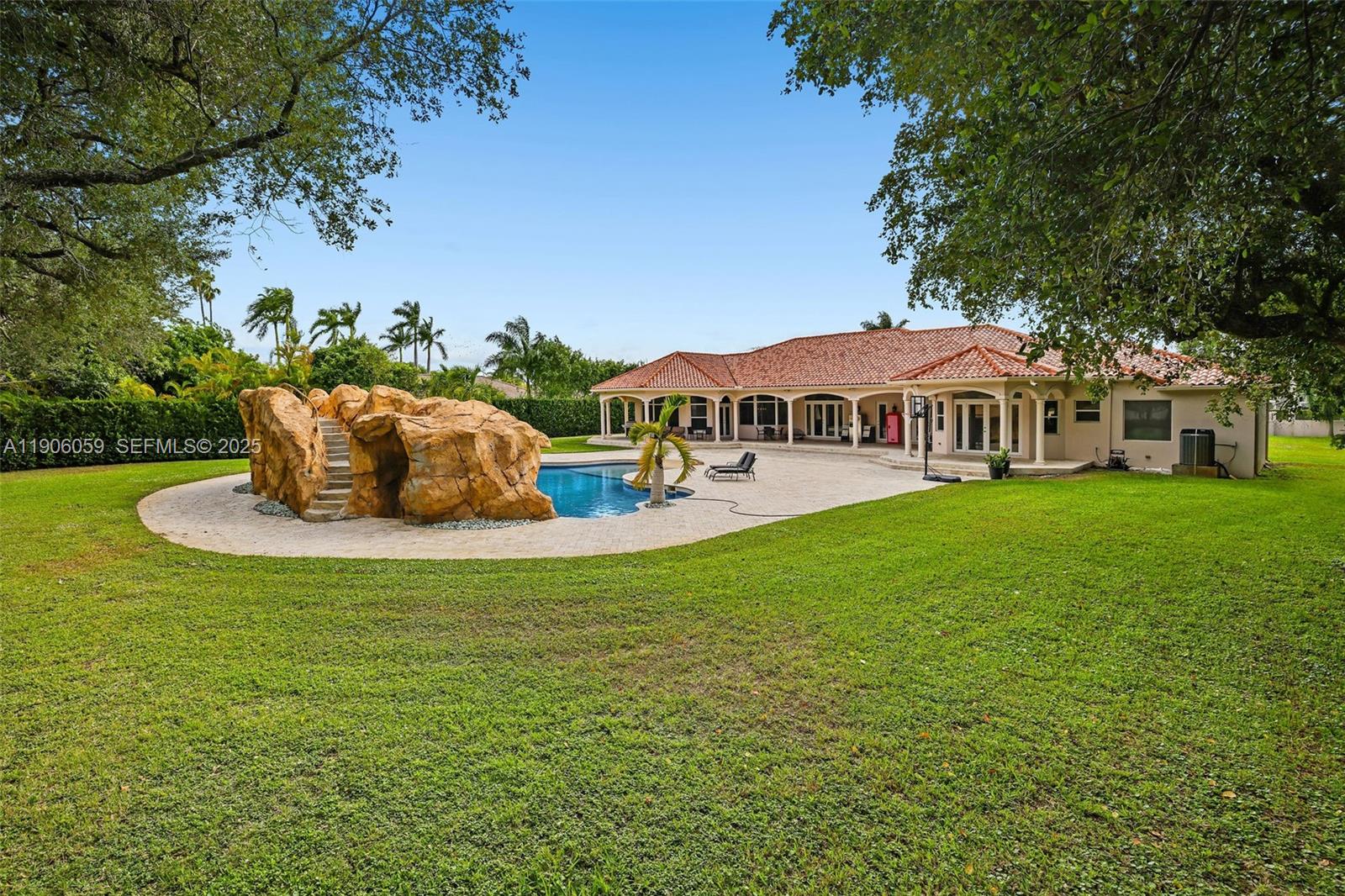 HORSE COUNTRY - Residential