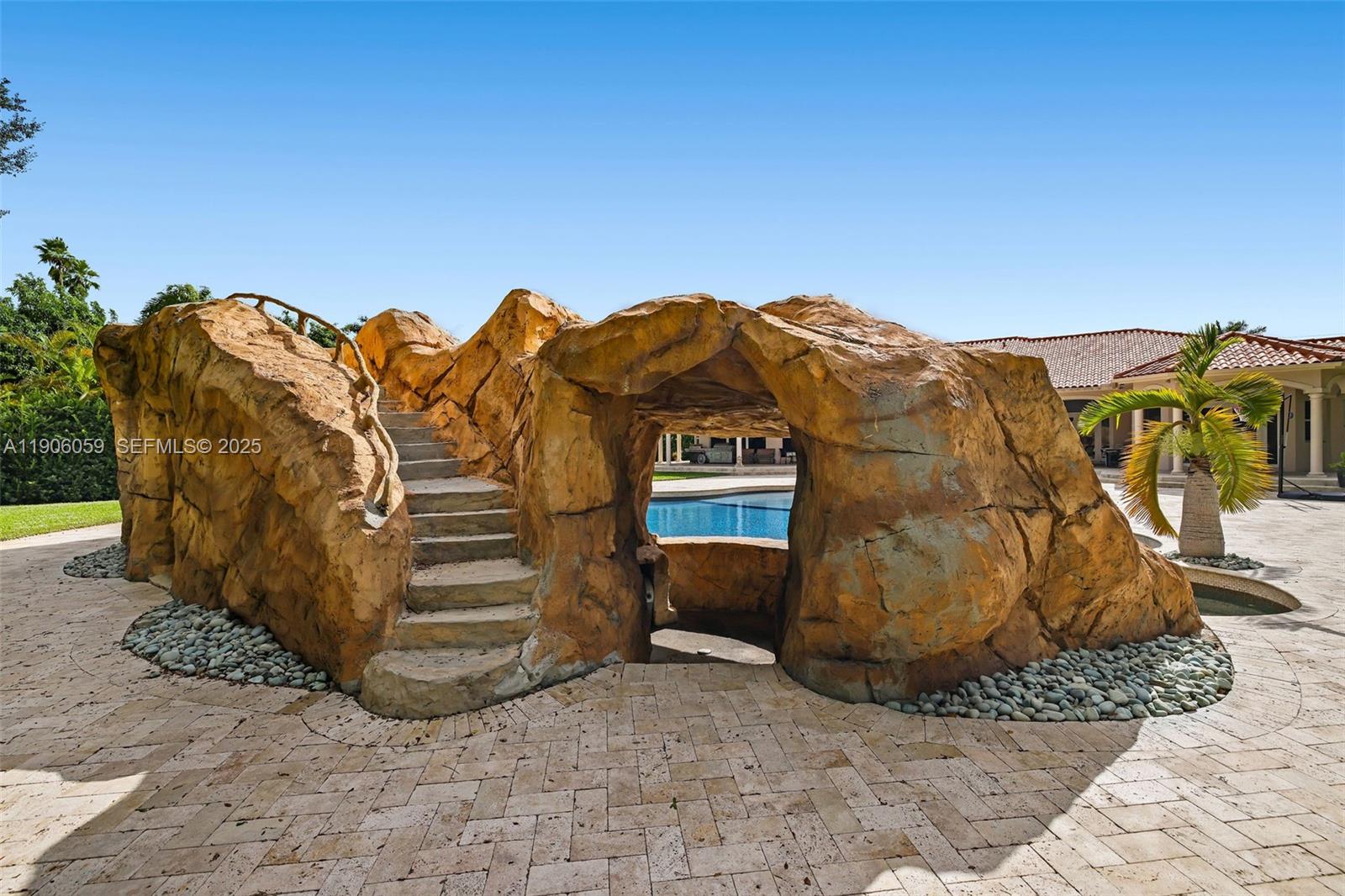 HORSE COUNTRY - Residential