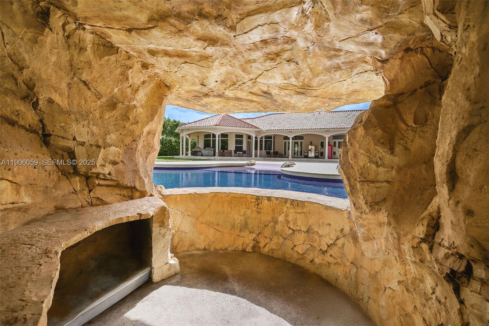 HORSE COUNTRY - Residential