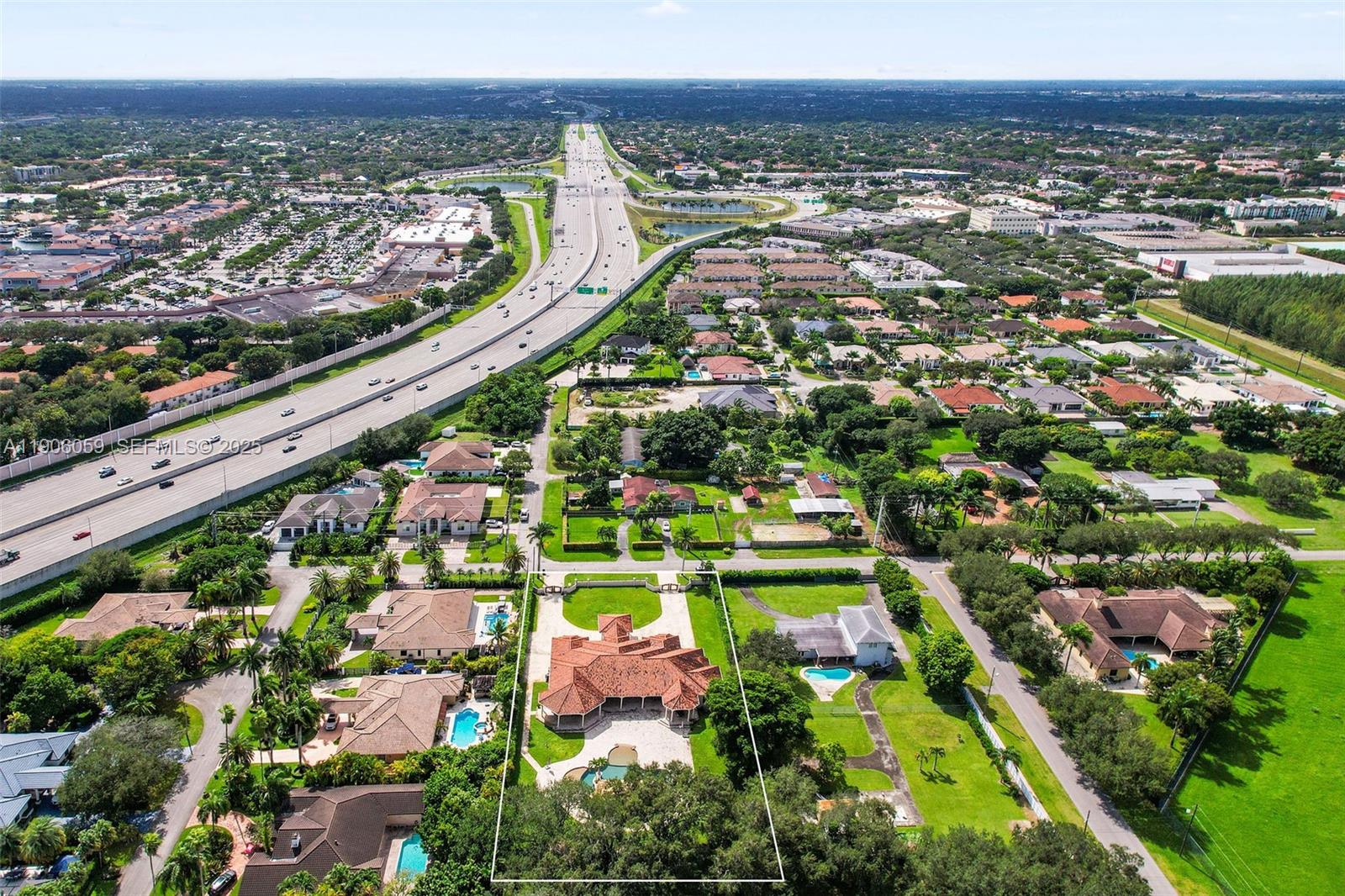 HORSE COUNTRY - Residential