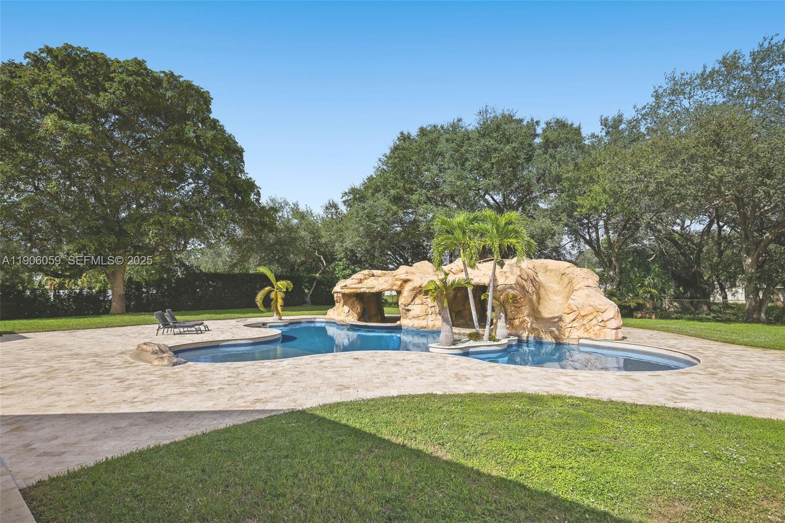 HORSE COUNTRY - Residential