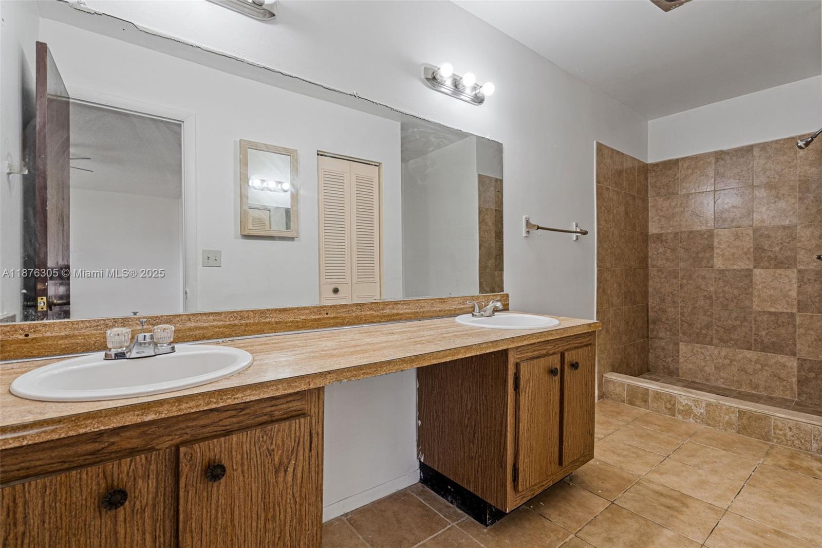 COLONIES TWO CONDO - Residential