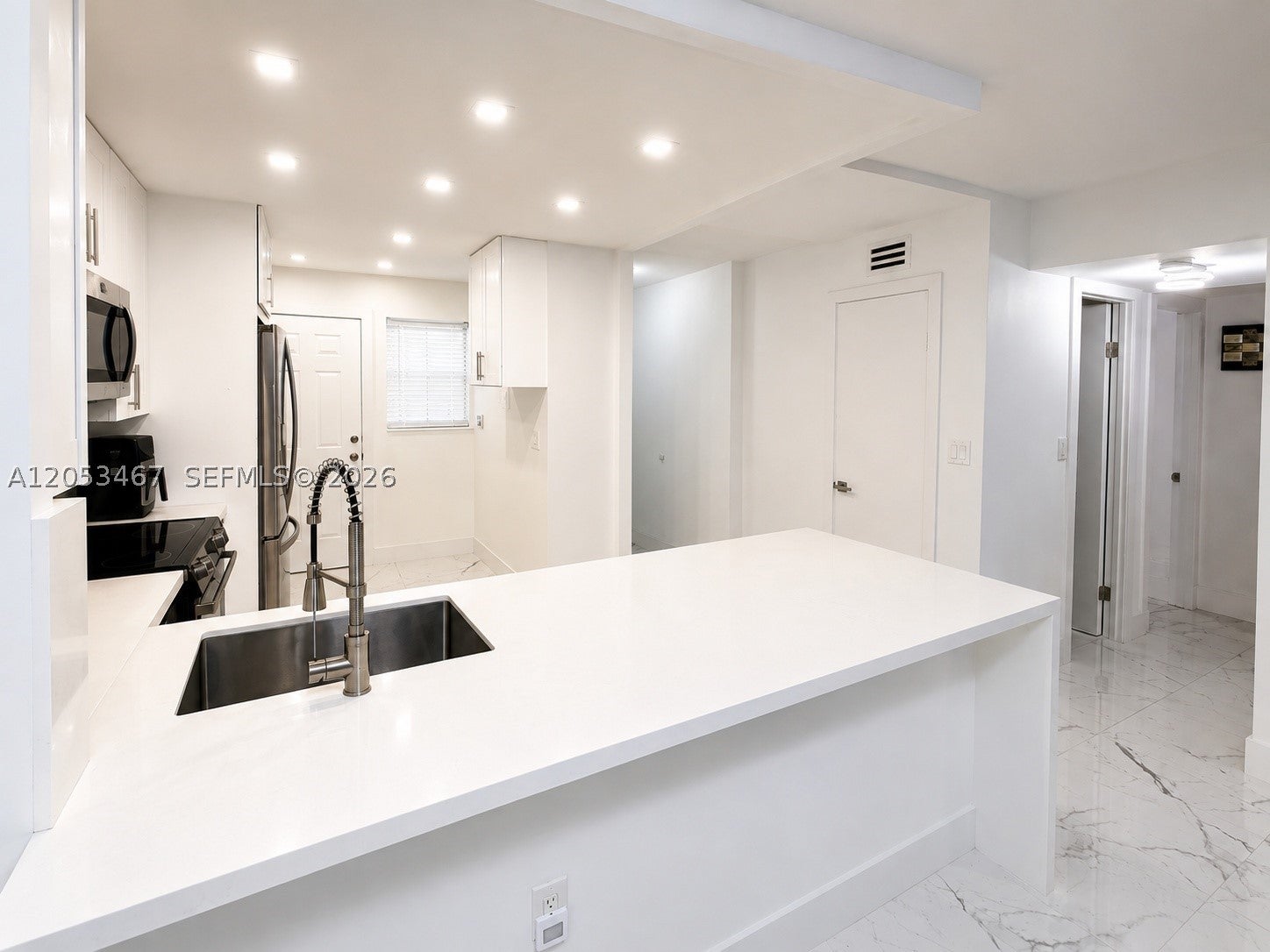 1750 NE 191st St 605-1