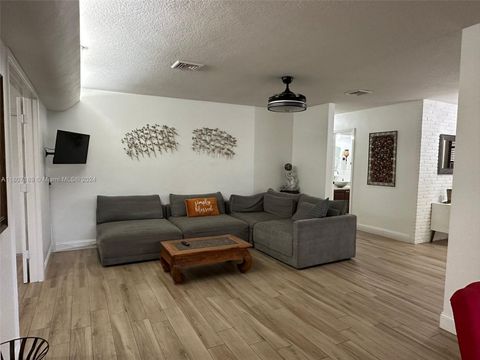 Single Family Residence in Hollywood FL 911 N Park Rd, Rd 54.jpg