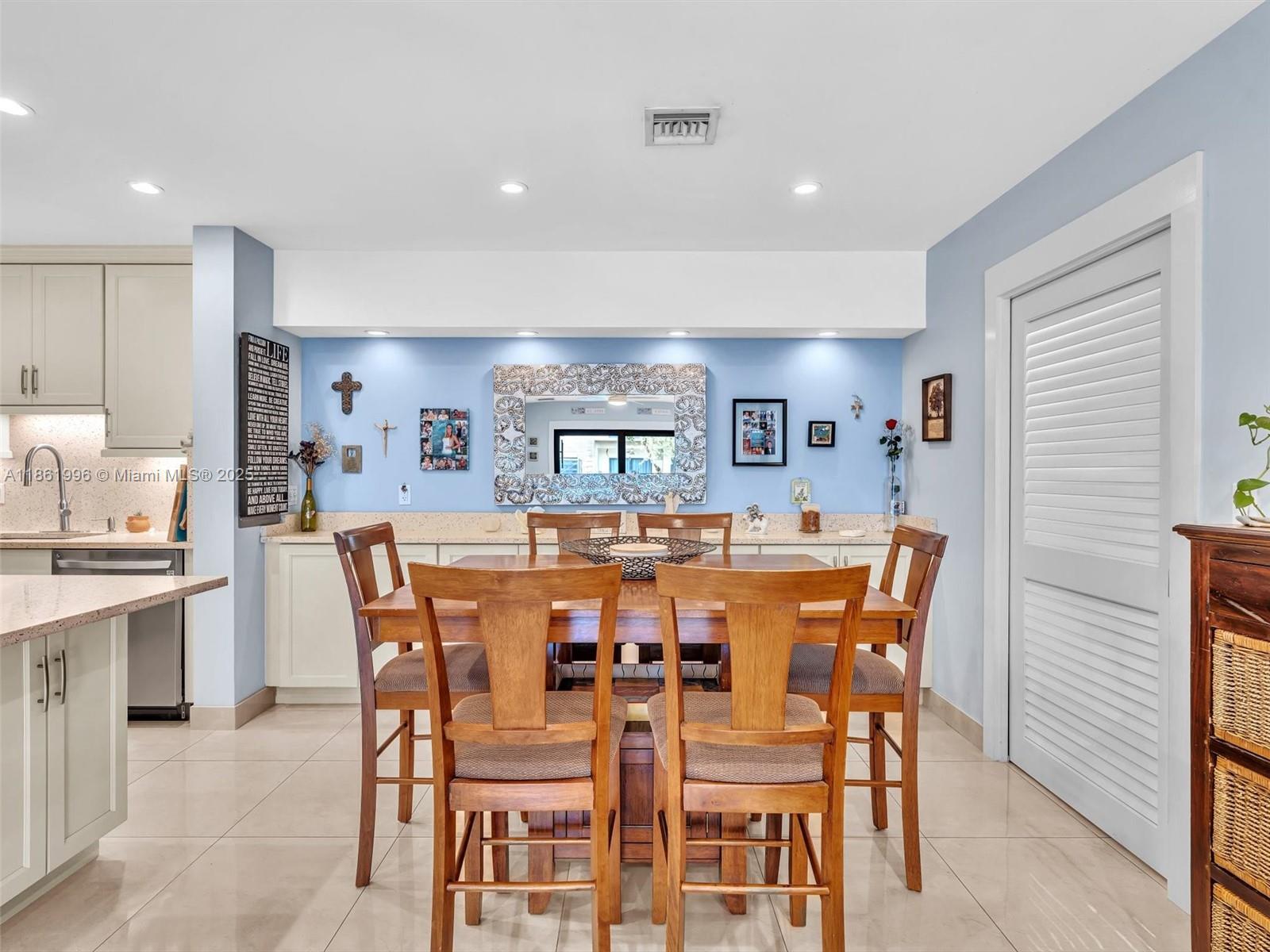 CYPRESS CLUB CONDO - Residential