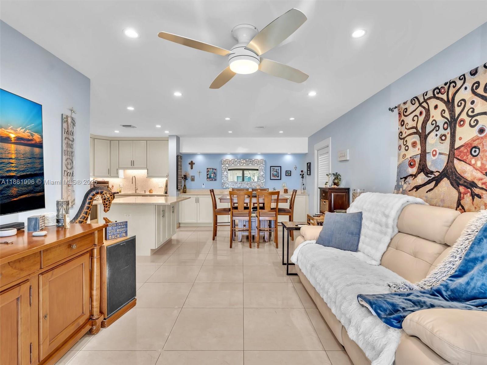 120 Cypress Club Dr 202