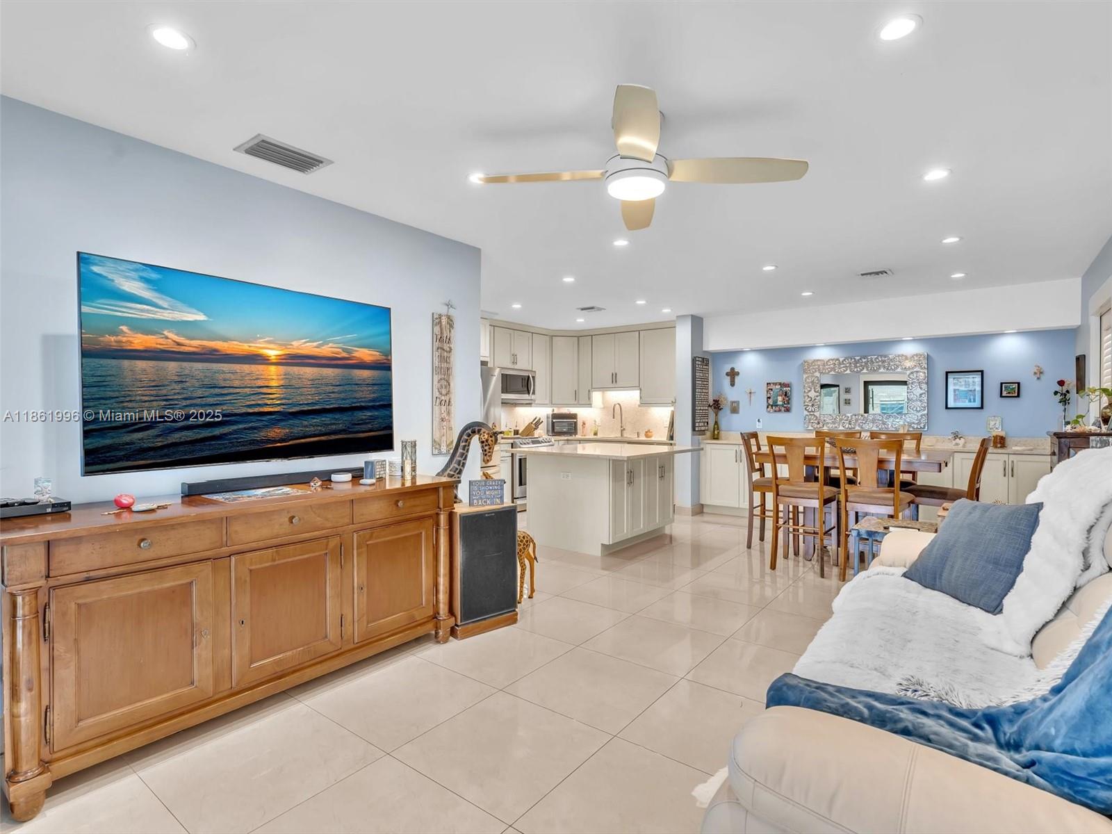120 Cypress Club Dr 202