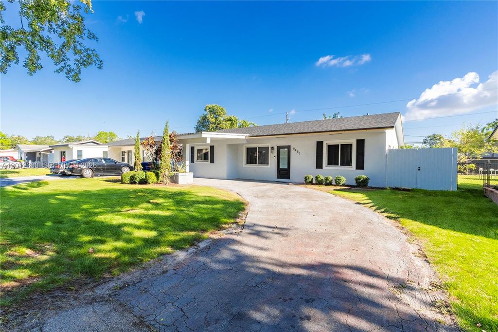 Photo of 6451 Pershing St, Hollywood, FL 33024 (MLS # A12012300)