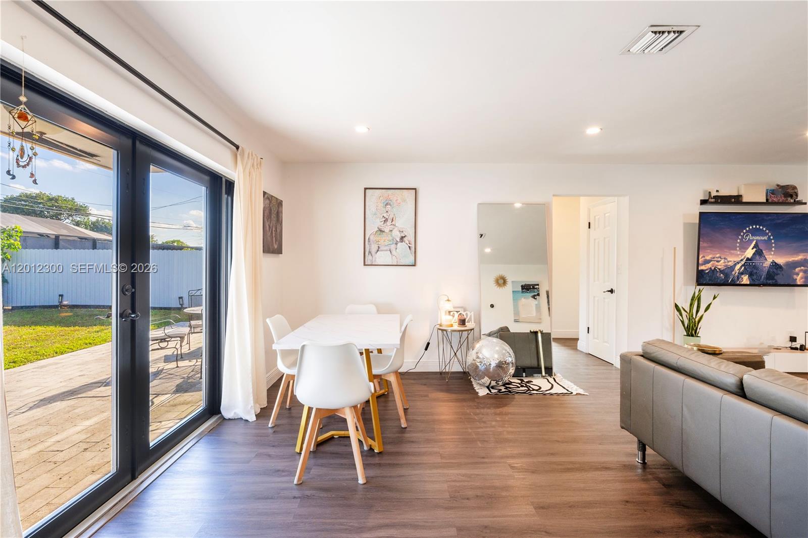 LINWOOD GARDENS NO 1 - Residential
