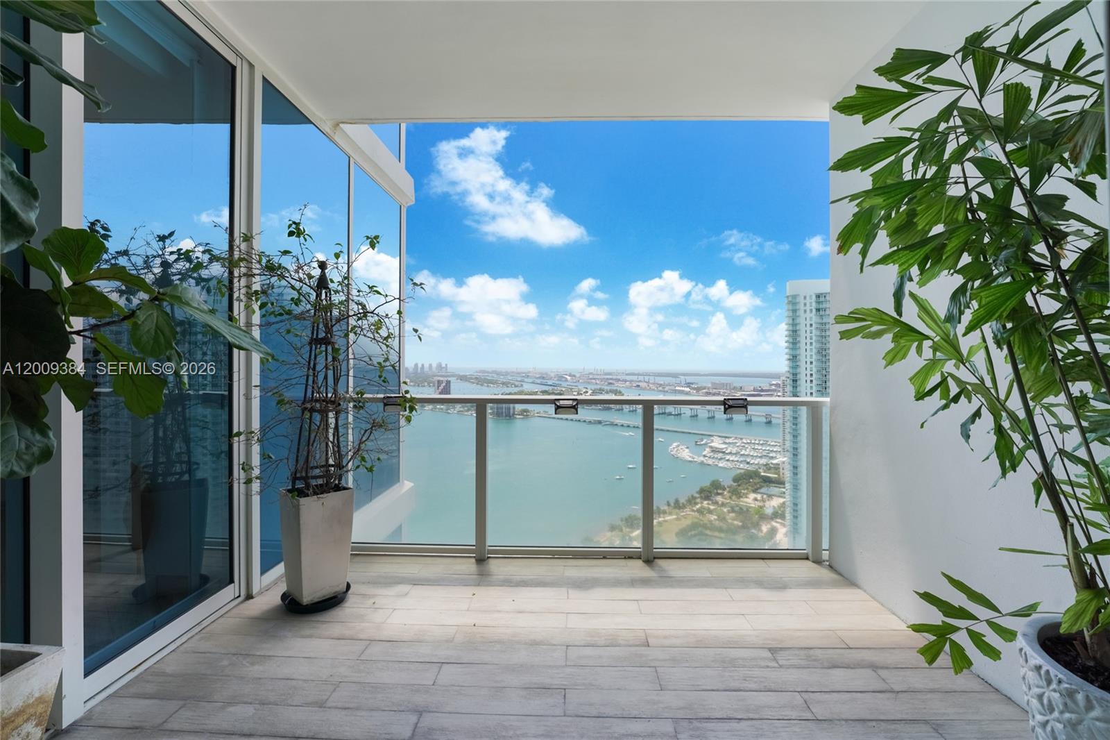PARAMOUNT BAY CONDO - Residential