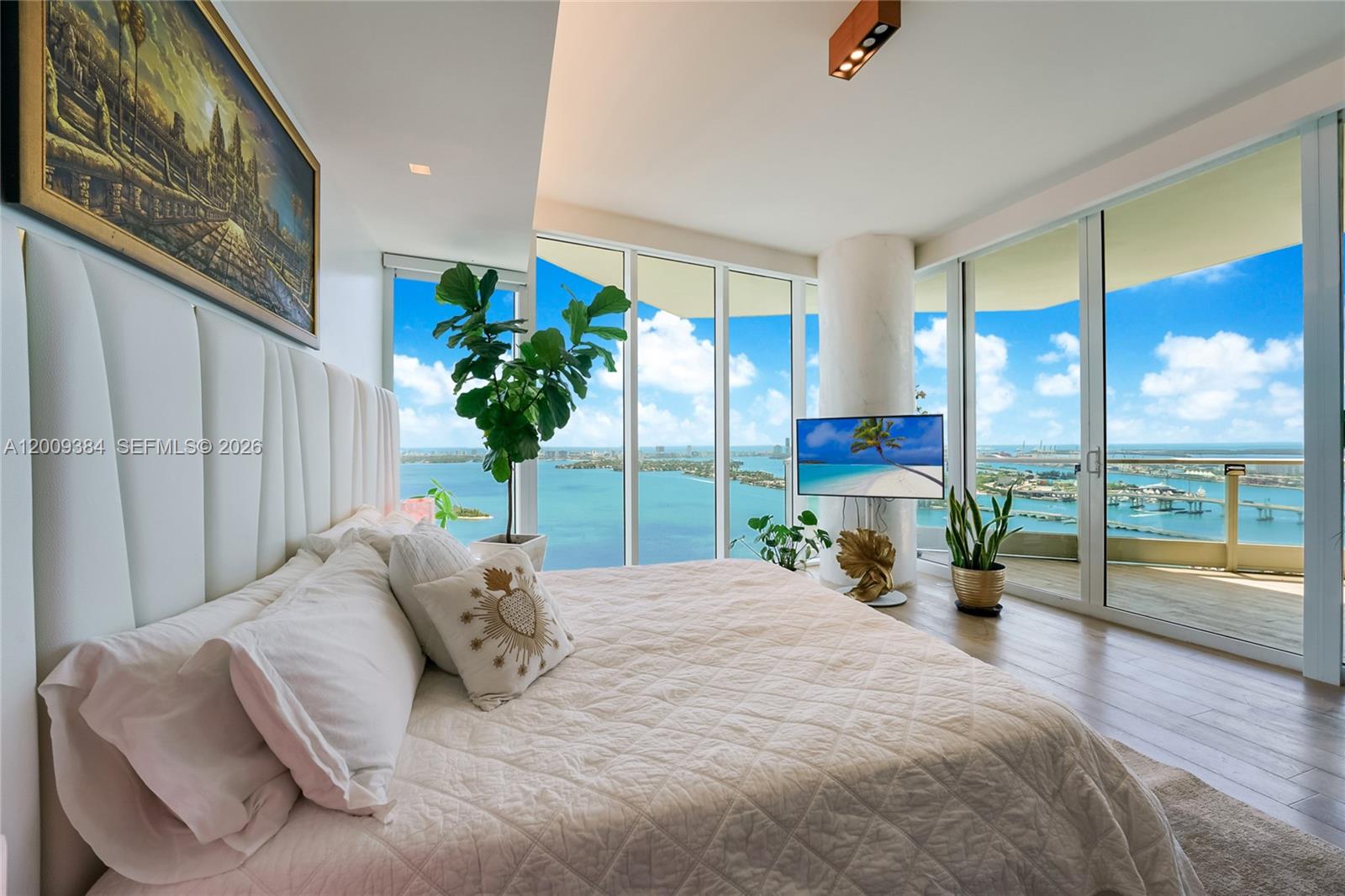 PARAMOUNT BAY CONDO - Residential