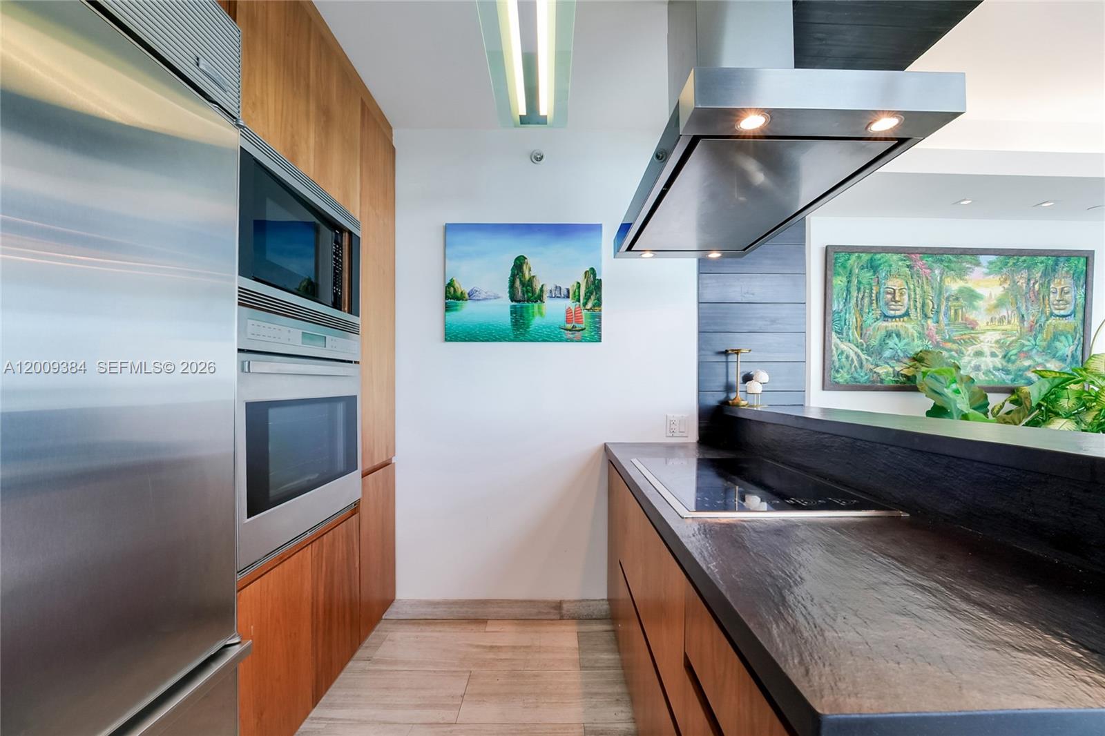 PARAMOUNT BAY CONDO - Residential