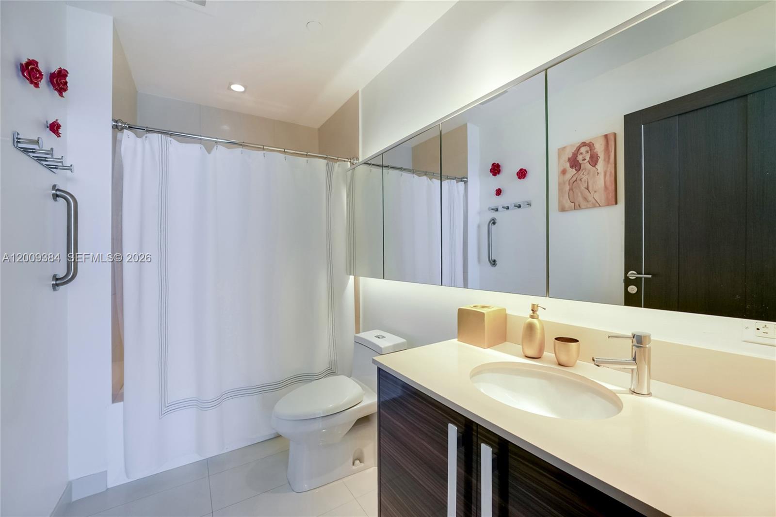 PARAMOUNT BAY CONDO - Residential