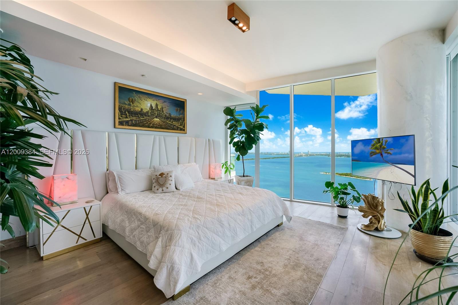 PARAMOUNT BAY CONDO - Residential