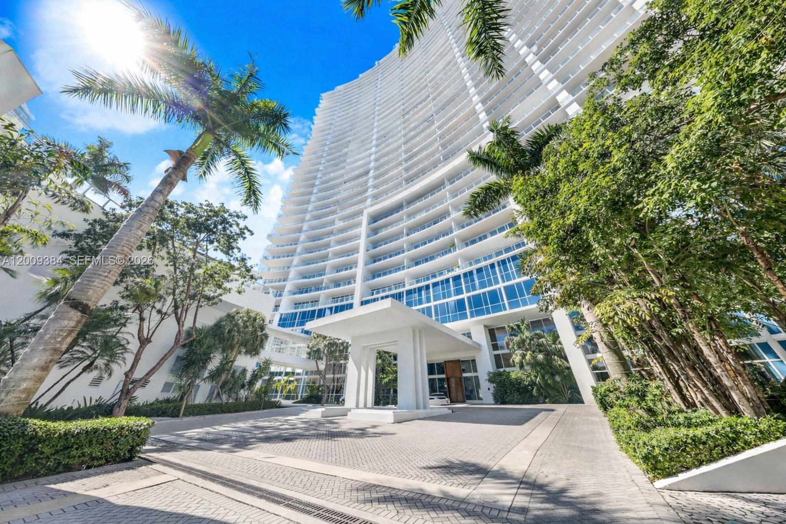 PARAMOUNT BAY CONDO - Residential