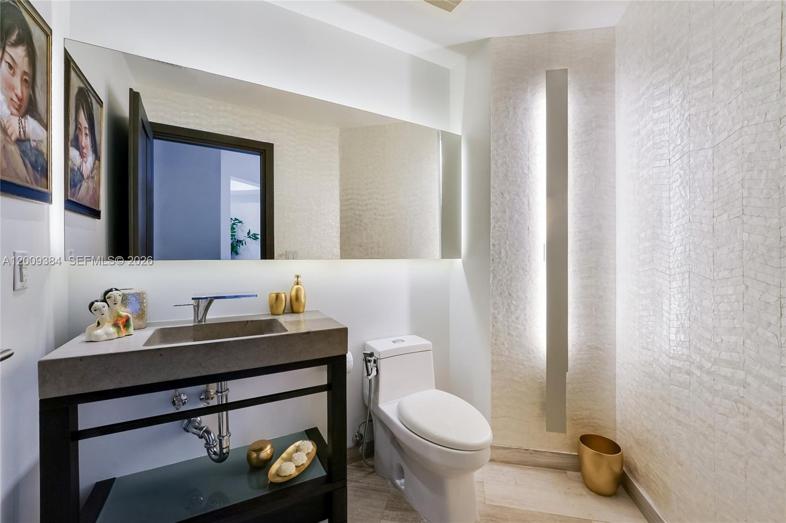 PARAMOUNT BAY CONDO - Residential