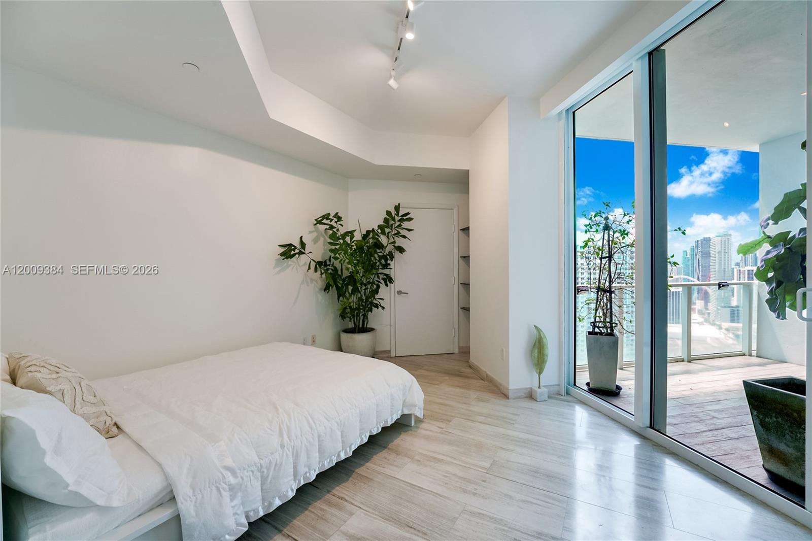 PARAMOUNT BAY CONDO - Residential