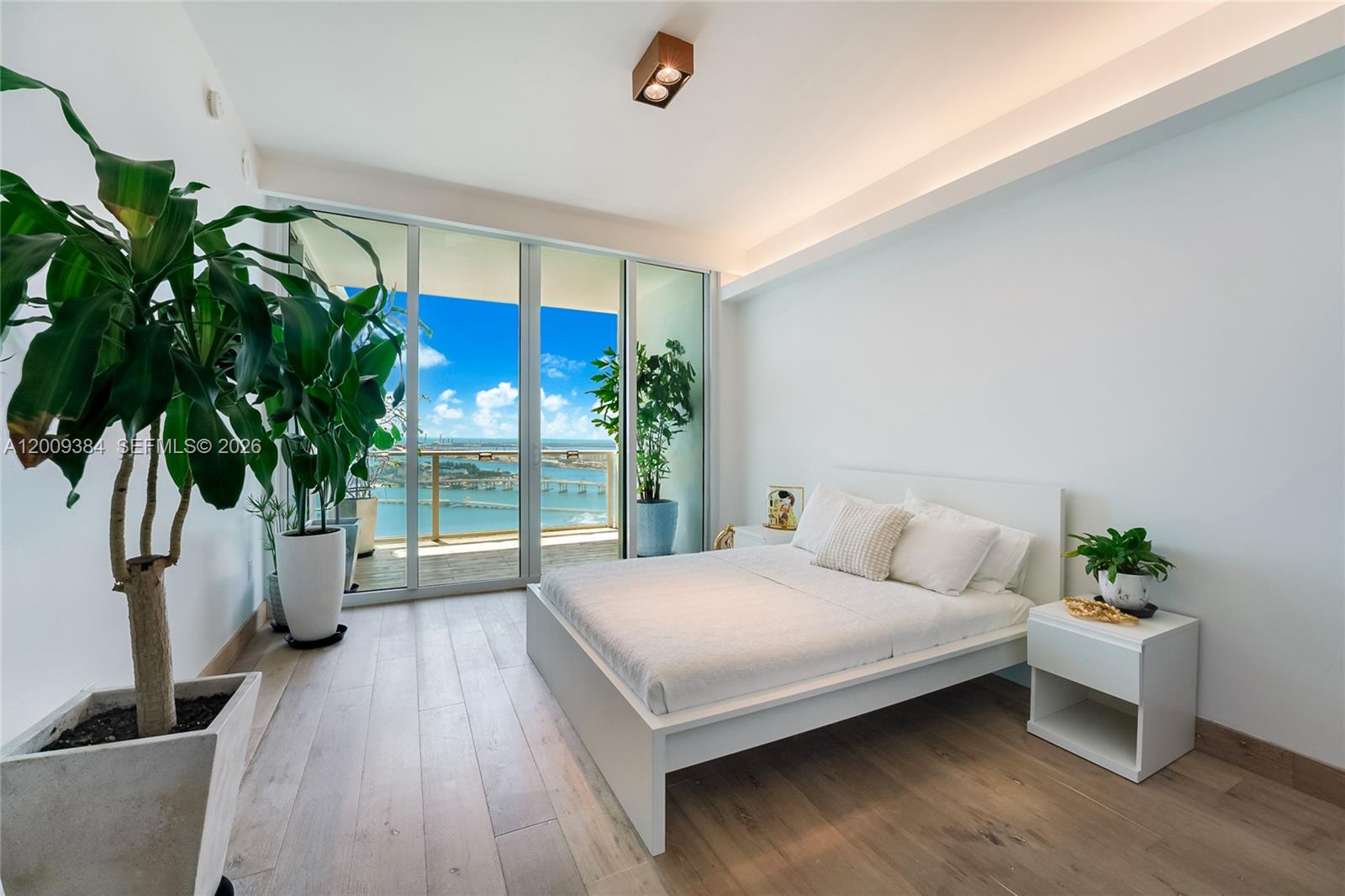 PARAMOUNT BAY CONDO - Residential