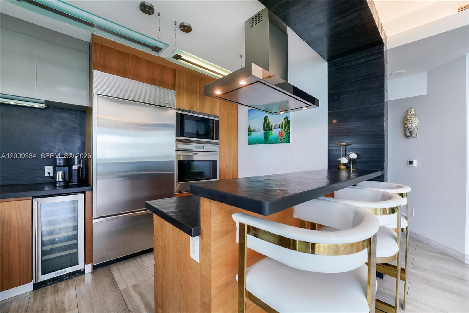 PARAMOUNT BAY CONDO - Residential