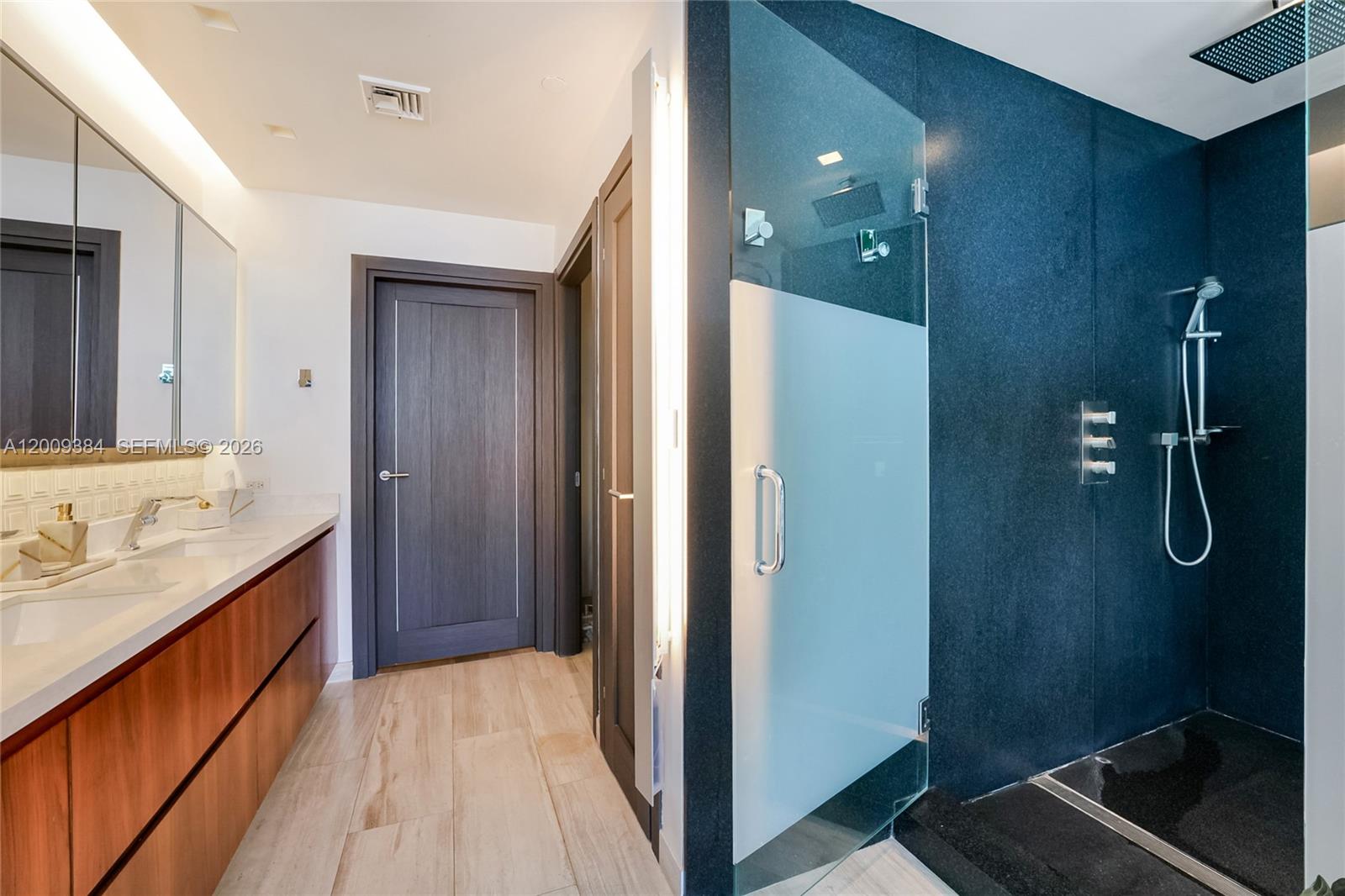 PARAMOUNT BAY CONDO - Residential