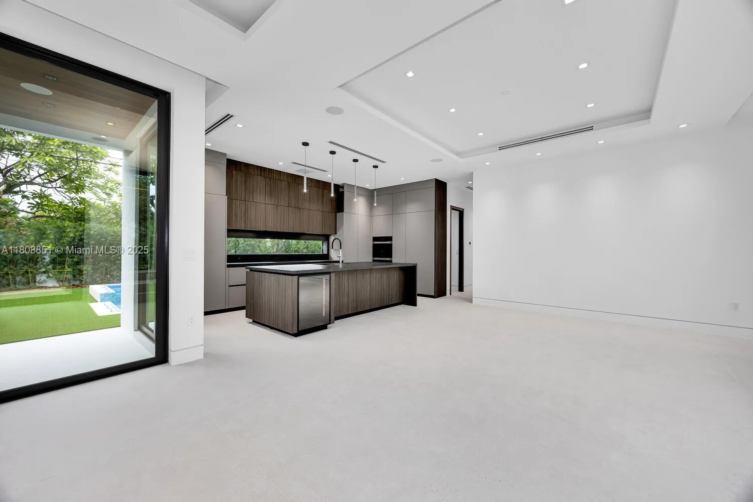 Miami, Florida 33134, United States, 5 Bedrooms Bedrooms, ,6 BathroomsBathrooms,Residential,Coming Soon,139608