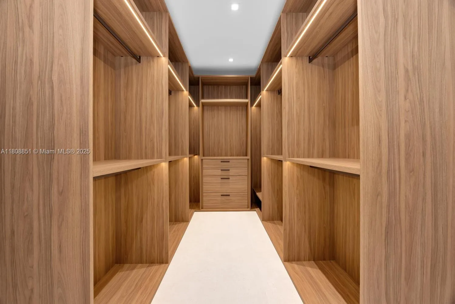 Miami, Florida 33134, United States, 5 Bedrooms Bedrooms, ,6 BathroomsBathrooms,Residential,Coming Soon,139608