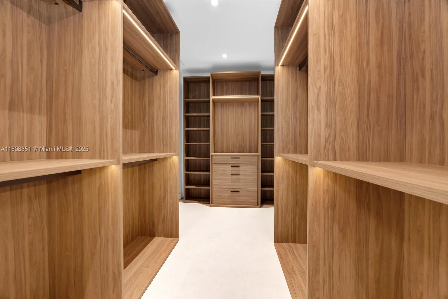 Miami, Florida 33134, United States, 5 Bedrooms Bedrooms, ,6 BathroomsBathrooms,Residential,Coming Soon,139608