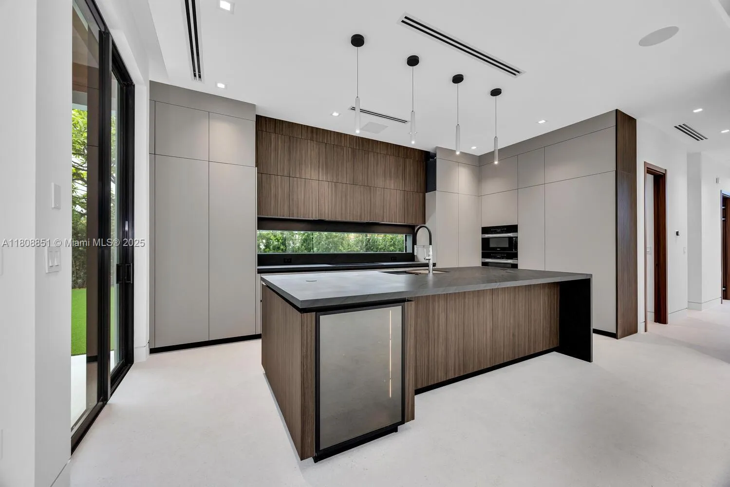 Miami, Florida 33134, United States, 5 Bedrooms Bedrooms, ,6 BathroomsBathrooms,Residential,Coming Soon,139608