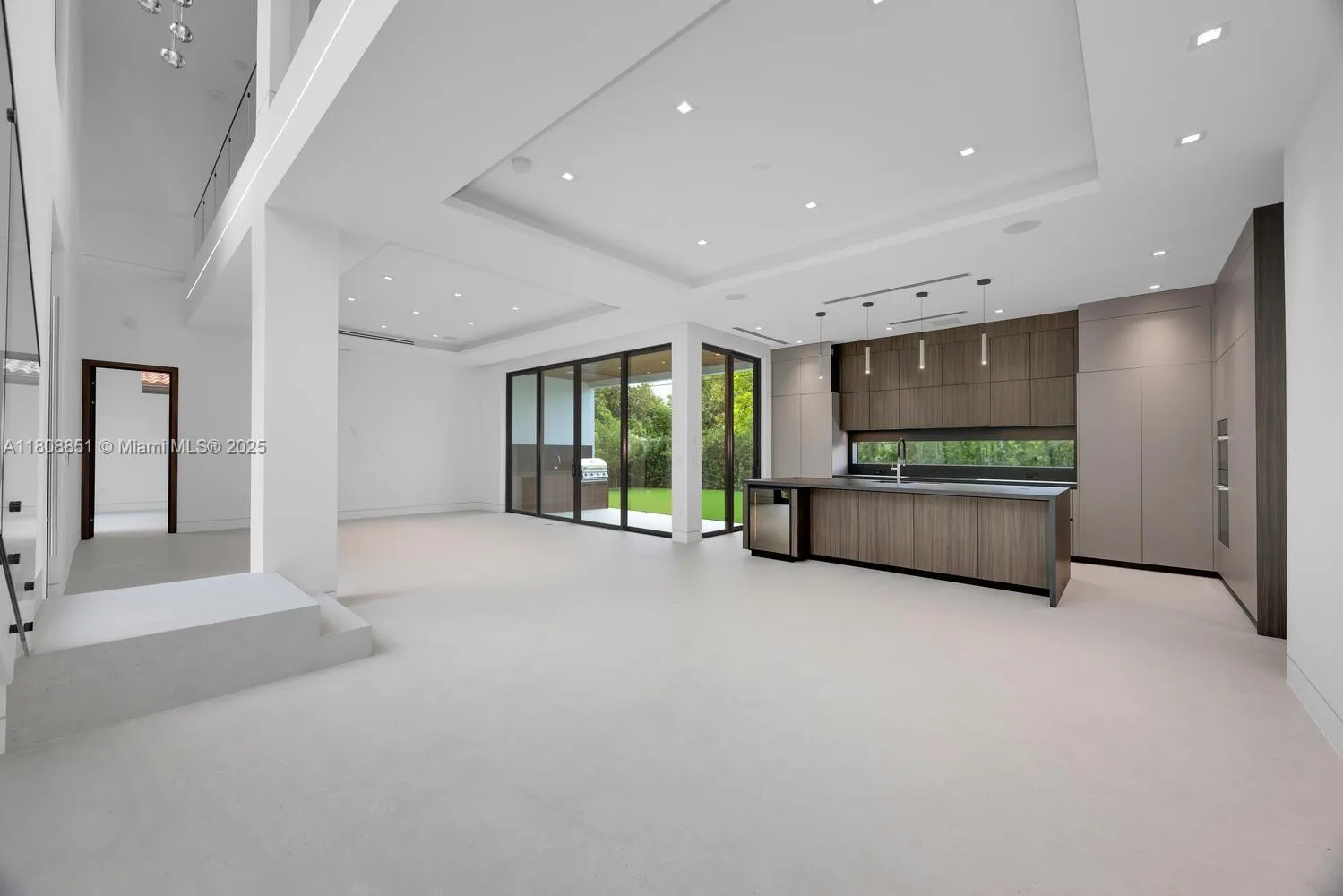 Miami, Florida 33134, United States, 5 Bedrooms Bedrooms, ,6 BathroomsBathrooms,Residential,Coming Soon,139608