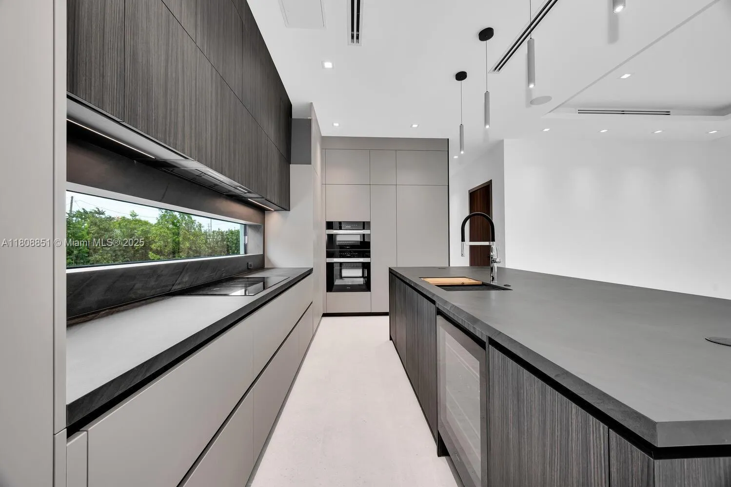 Miami, Florida 33134, United States, 5 Bedrooms Bedrooms, ,6 BathroomsBathrooms,Residential,Coming Soon,139608