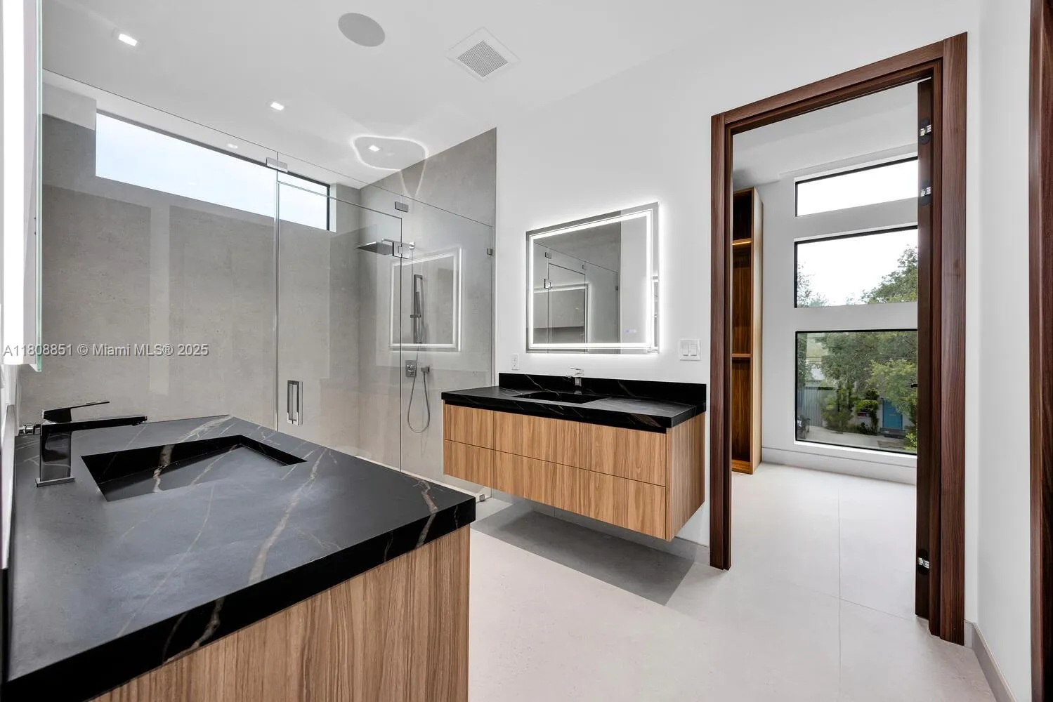 Miami, Florida 33134, United States, 5 Bedrooms Bedrooms, ,6 BathroomsBathrooms,Residential,Coming Soon,139608