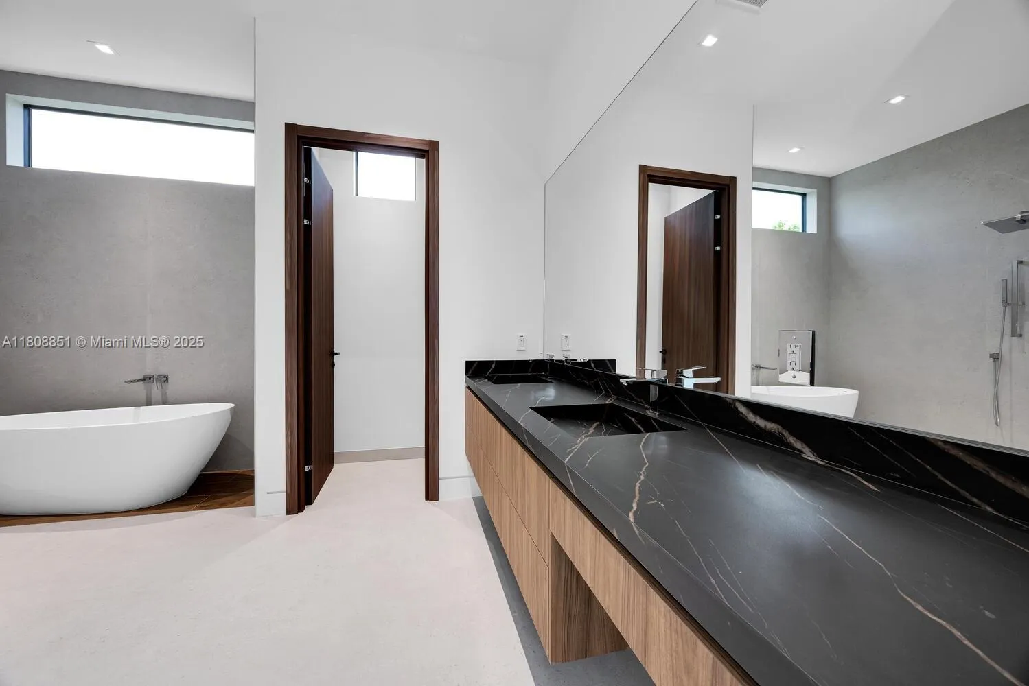 Miami, Florida 33134, United States, 5 Bedrooms Bedrooms, ,6 BathroomsBathrooms,Residential,Coming Soon,139608