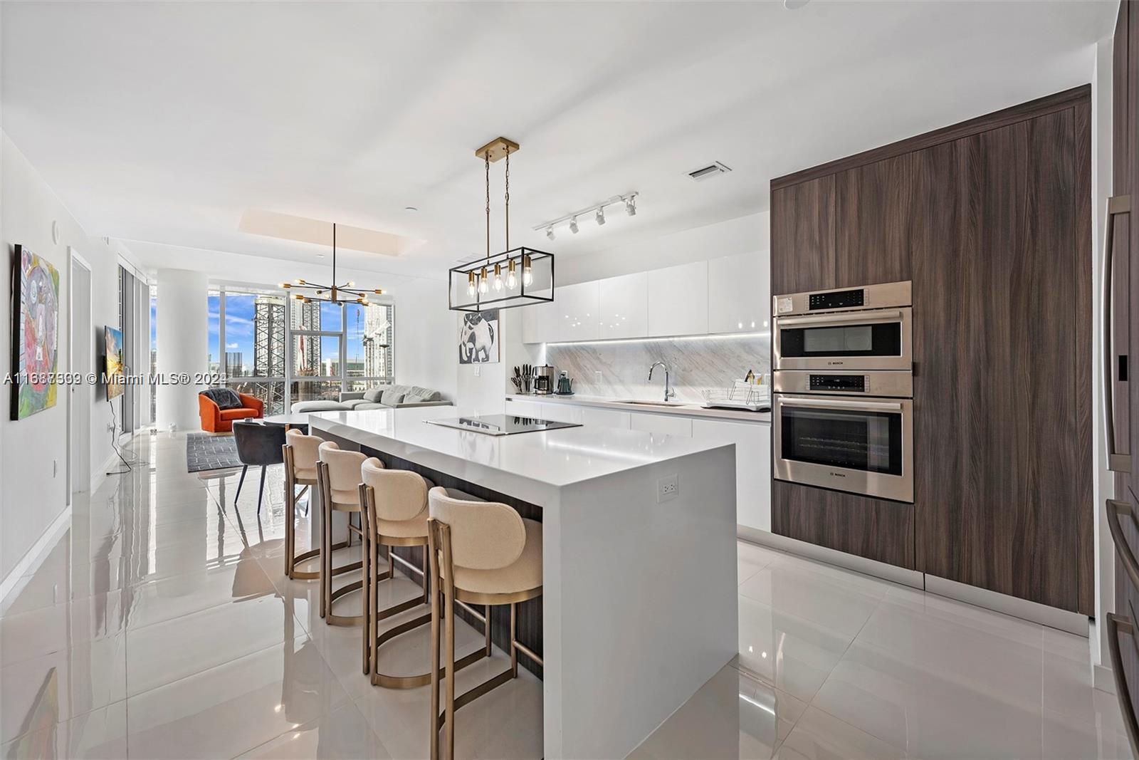 PARAMOUNT MIAMI WORLDCENT - Residential Lease