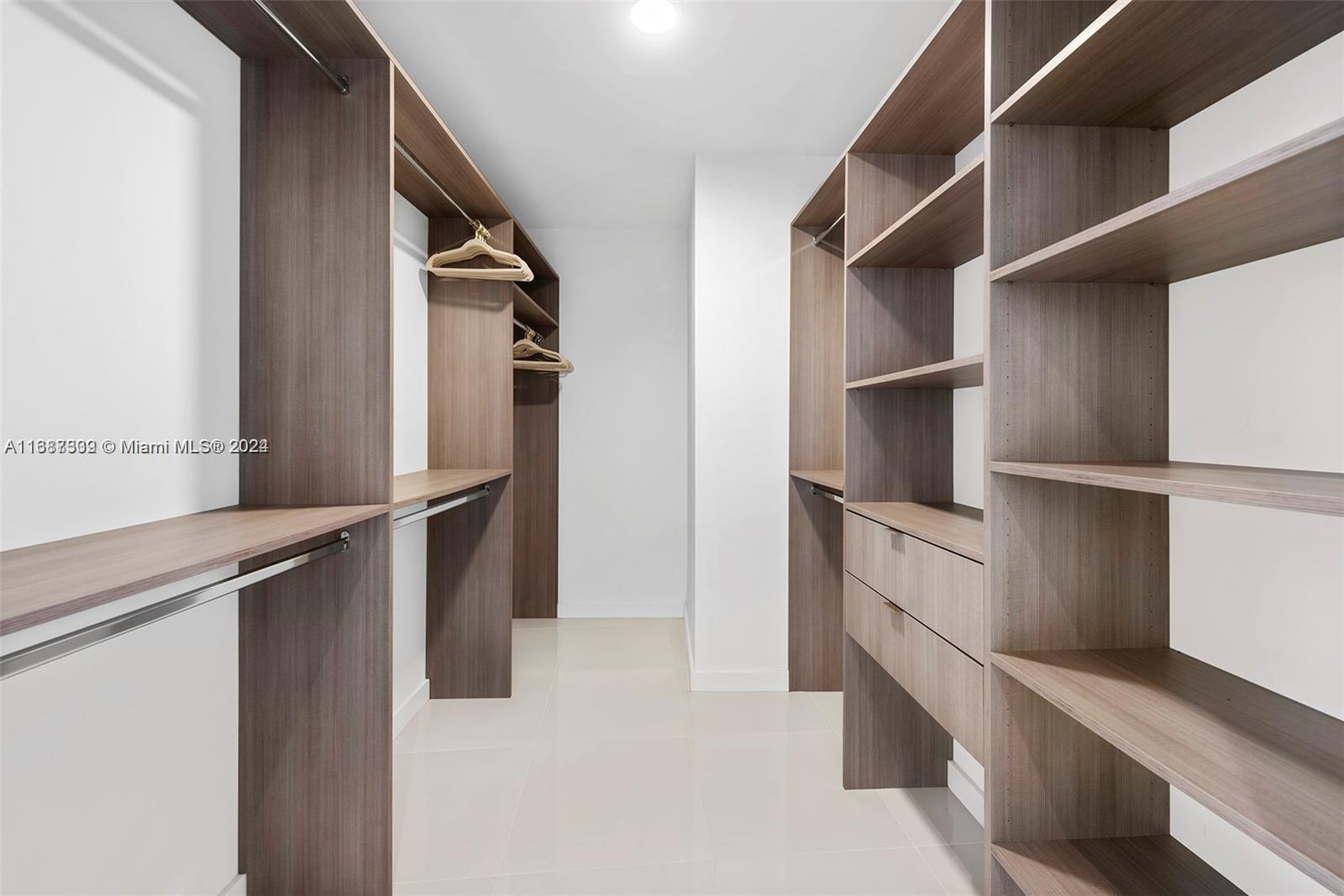 PARAMOUNT MIAMI WORLDCENT - Residential Lease