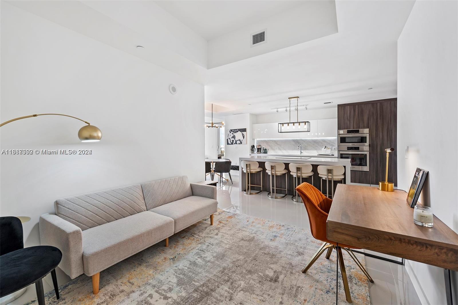 PARAMOUNT MIAMI WORLDCENT - Residential Lease