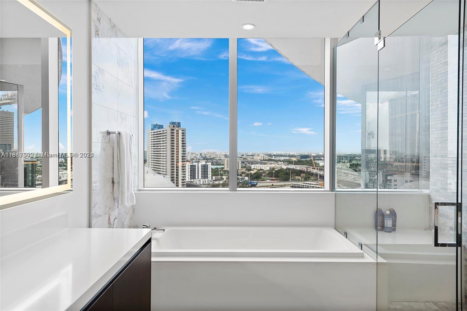 PARAMOUNT MIAMI WORLDCENT - Residential Lease