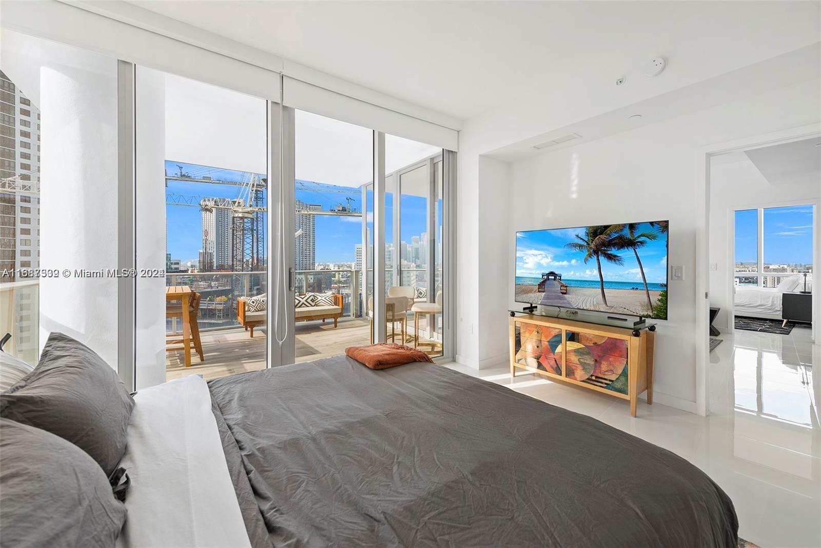 PARAMOUNT MIAMI WORLDCENT - Residential Lease