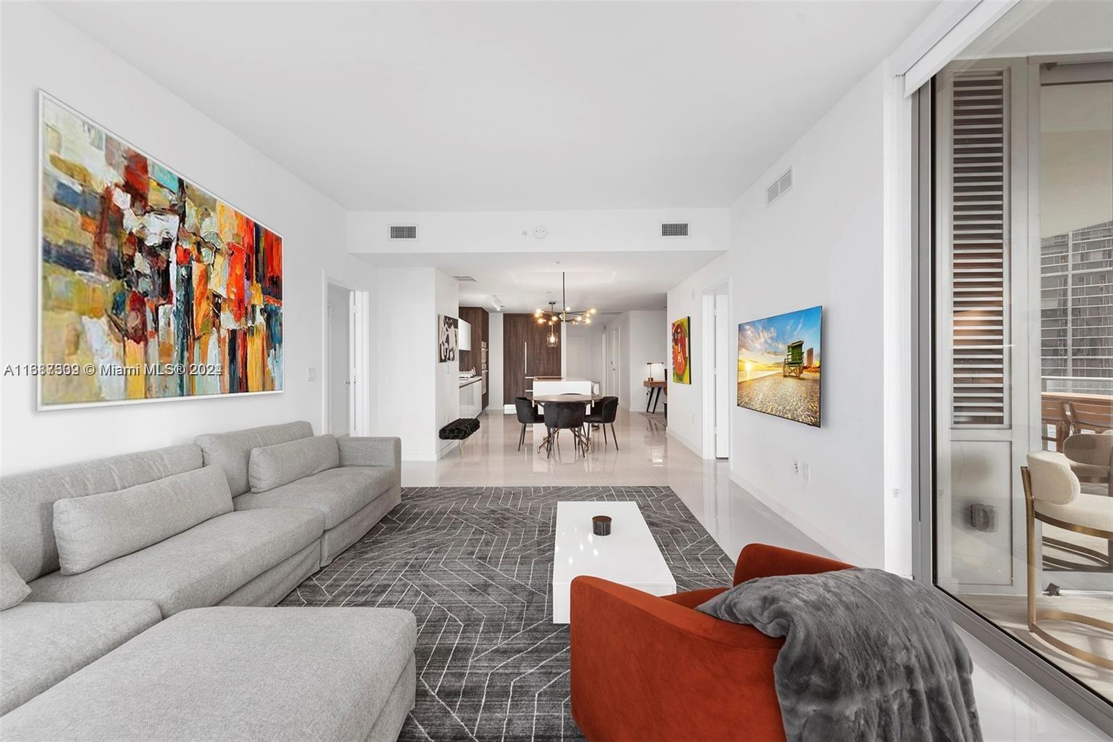 PARAMOUNT MIAMI WORLDCENT - Residential Lease