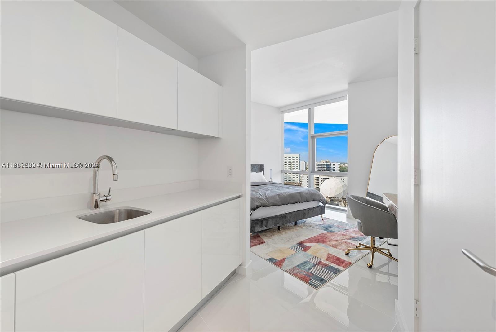 PARAMOUNT MIAMI WORLDCENT - Residential Lease