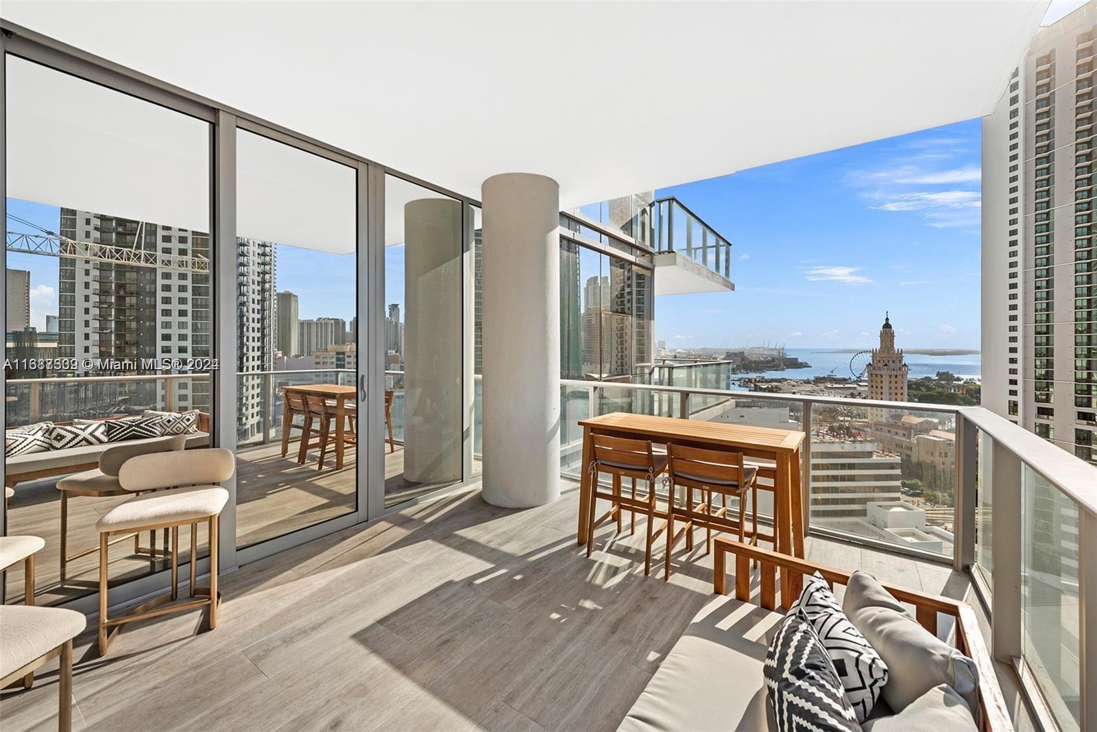 PARAMOUNT MIAMI WORLDCENT - Residential Lease