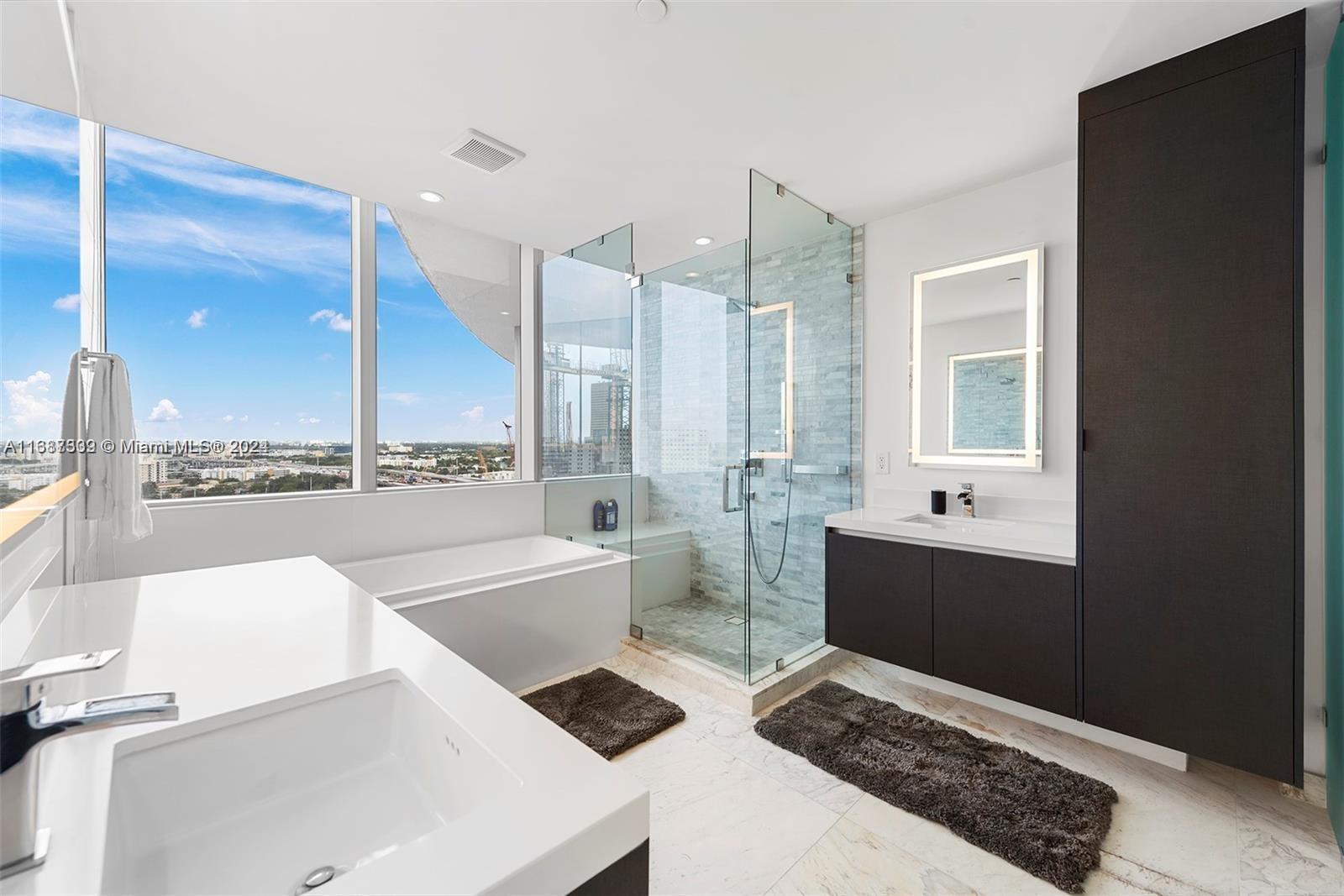PARAMOUNT MIAMI WORLDCENT - Residential Lease