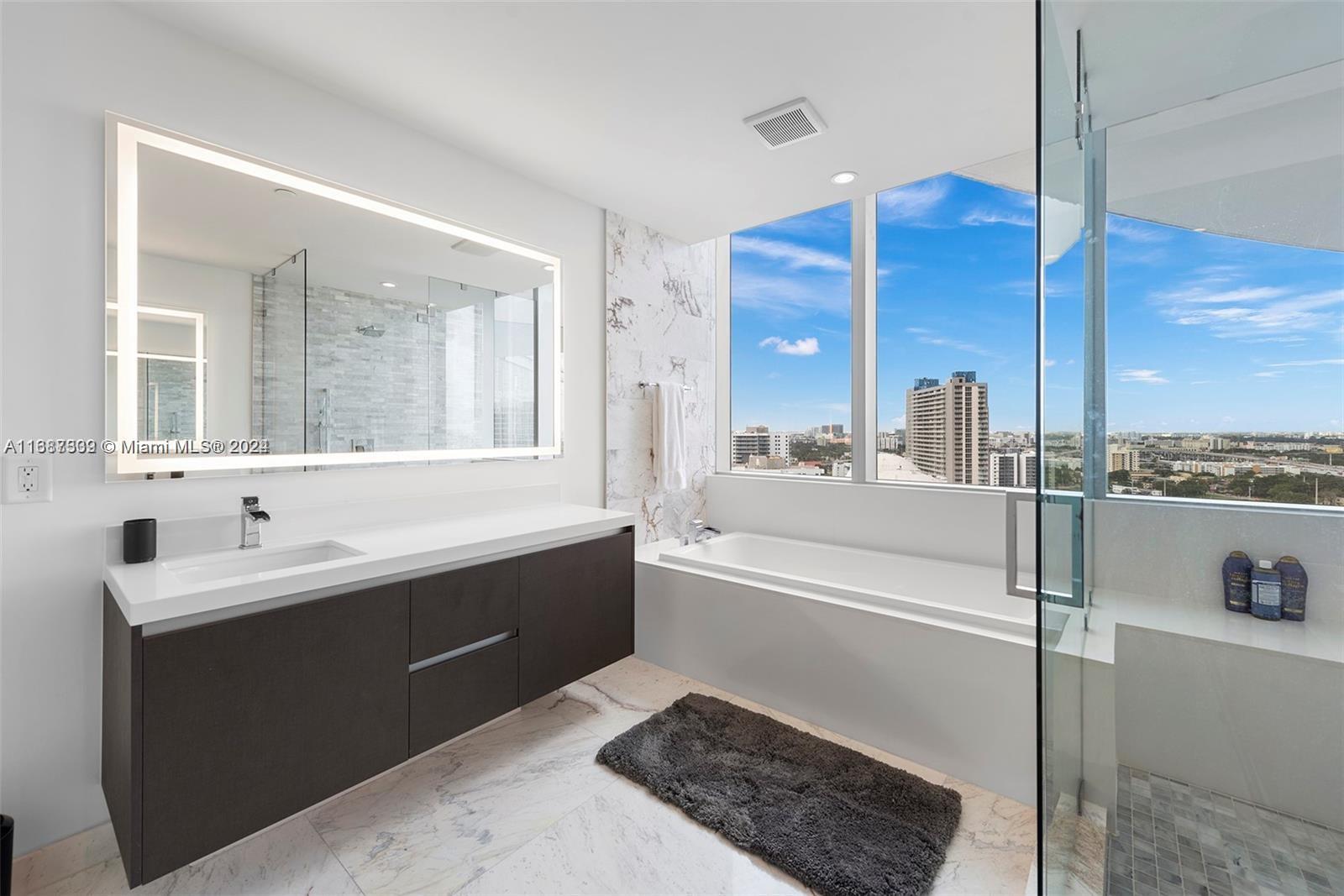 PARAMOUNT MIAMI WORLDCENT - Residential Lease