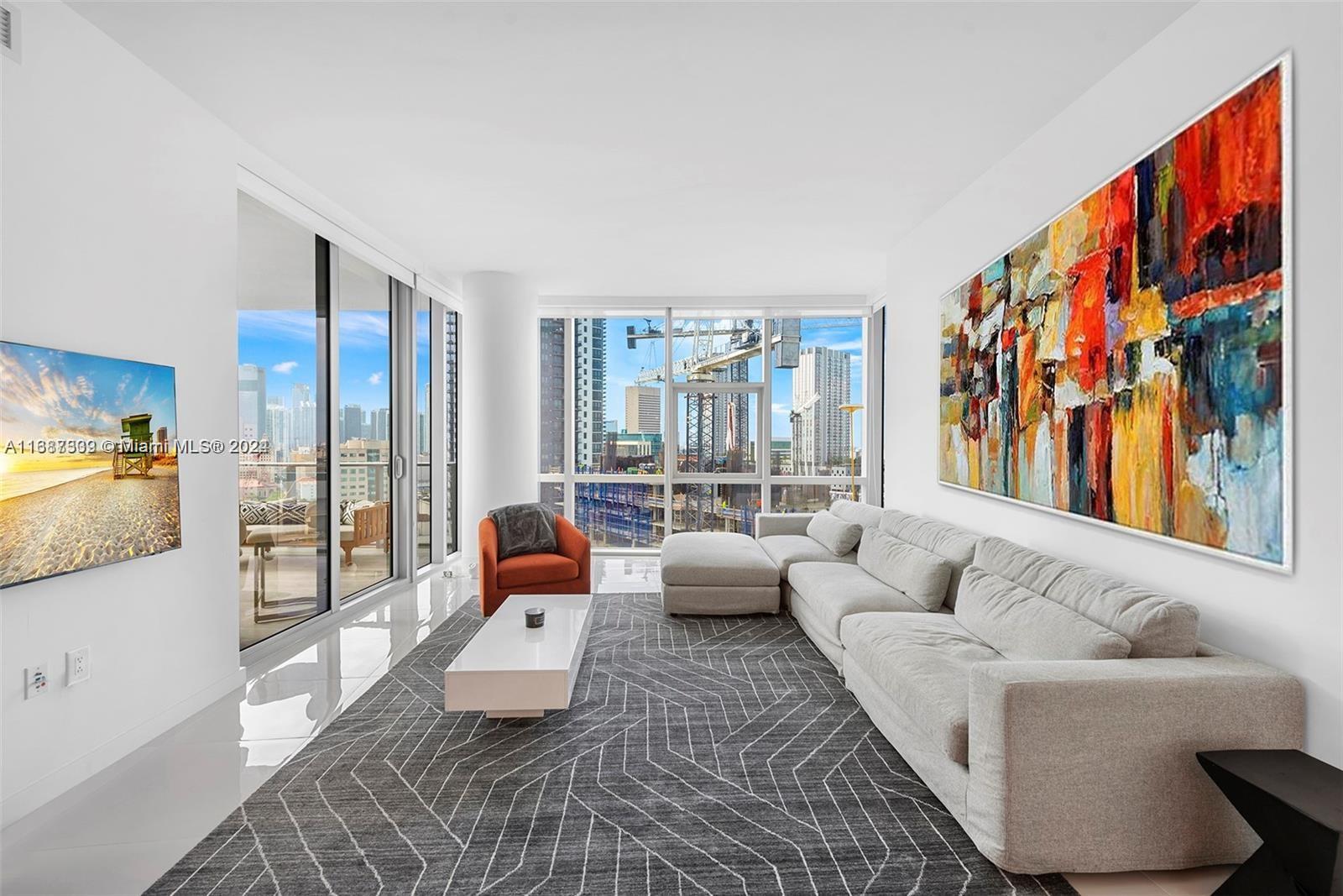 PARAMOUNT MIAMI WORLDCENT - Residential Lease