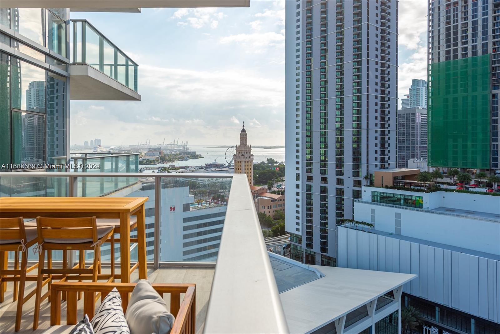 PARAMOUNT MIAMI WORLDCENT - Residential Lease