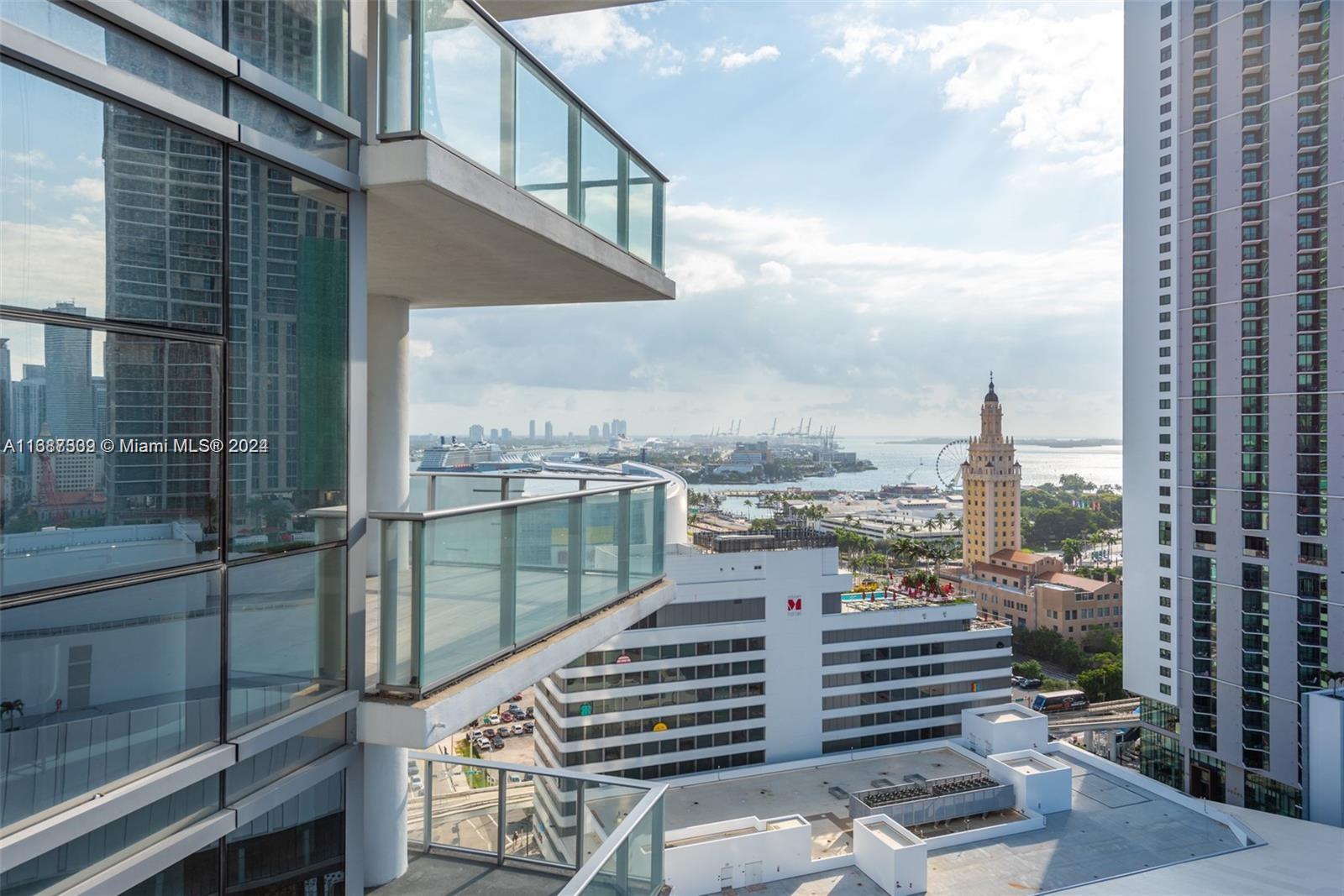 PARAMOUNT MIAMI WORLDCENT - Residential Lease