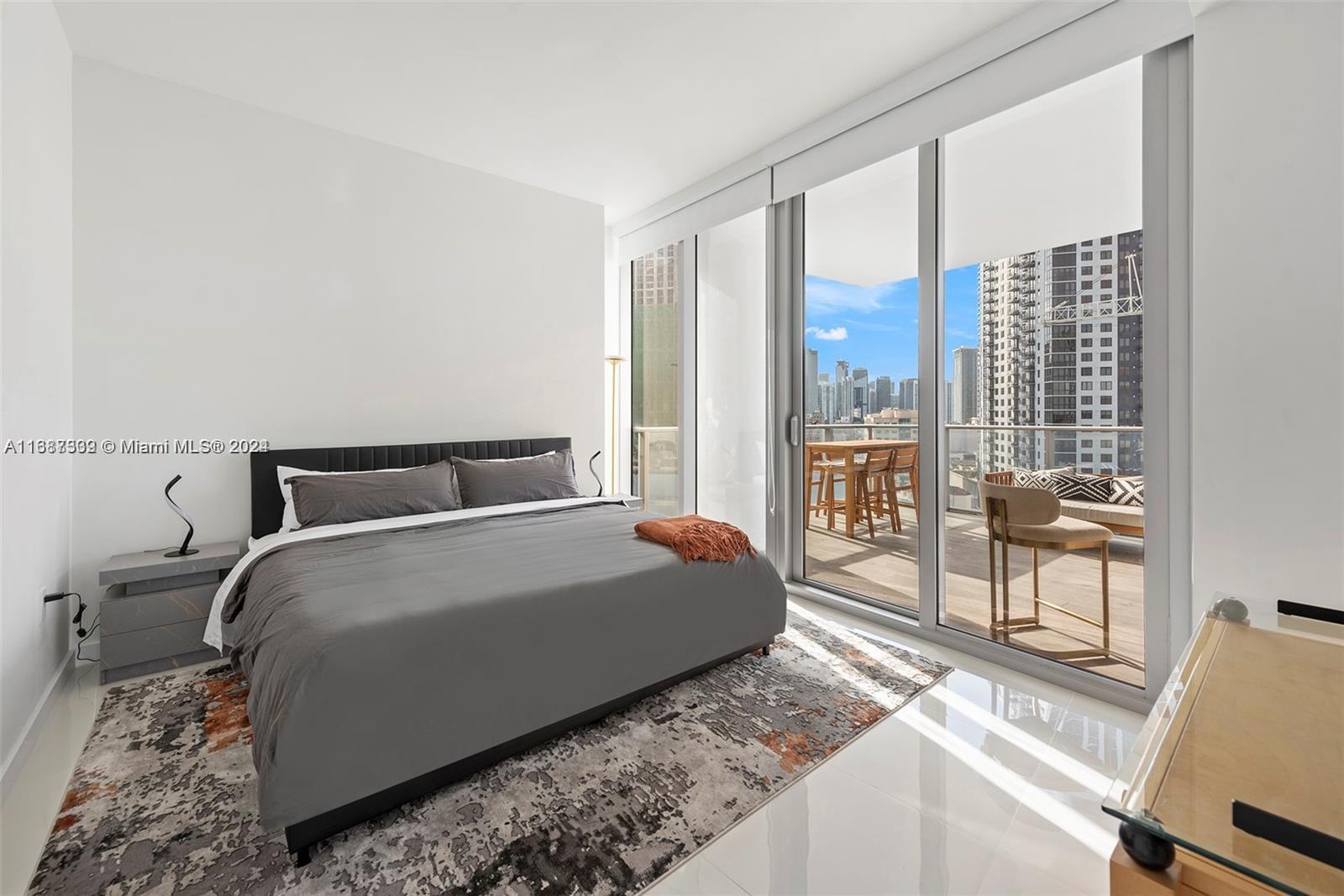 PARAMOUNT MIAMI WORLDCENT - Residential Lease