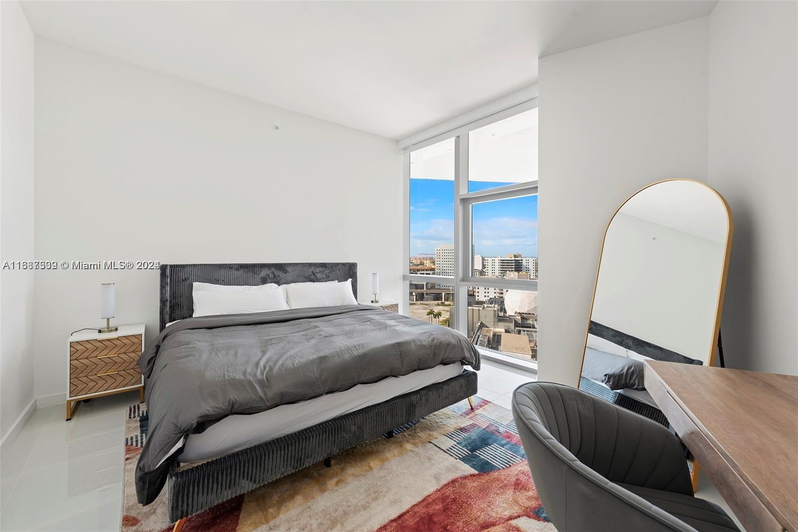 PARAMOUNT MIAMI WORLDCENT - Residential Lease