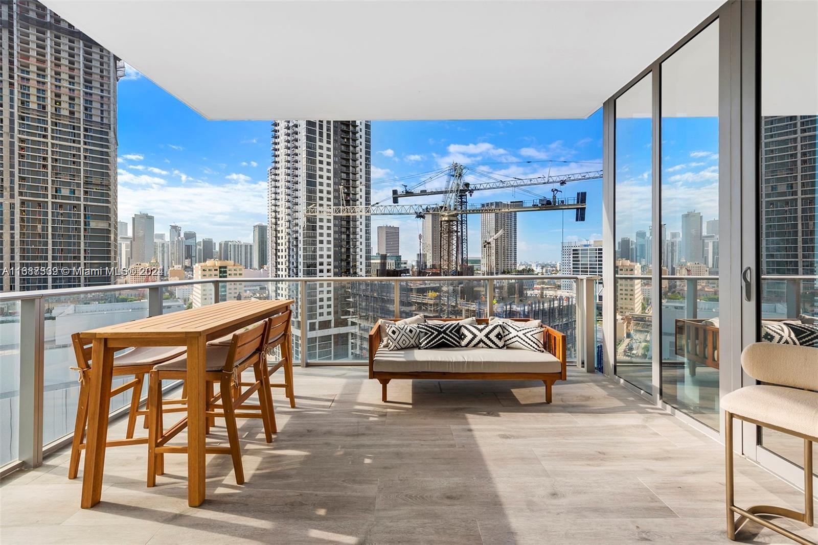 PARAMOUNT MIAMI WORLDCENT - Residential Lease